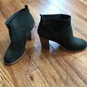 Suede leather ankle bootie
